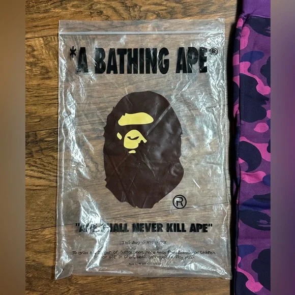 Authentic *NEW* BAPE purple camo shark sweat shorts 🦈
